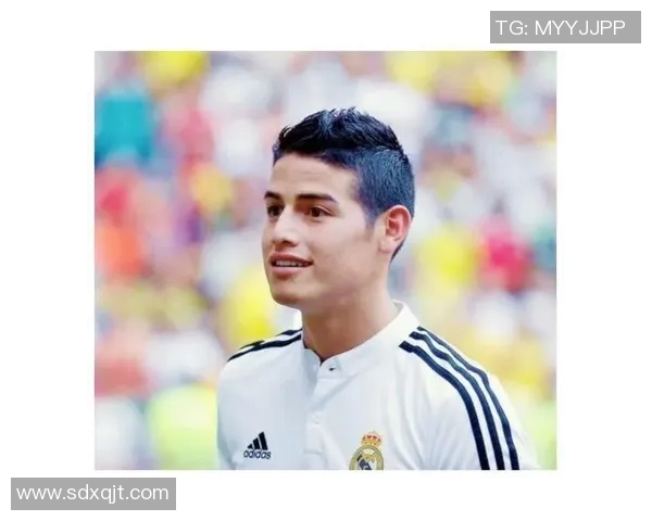 足球杯球星女儿成长故事揭示背后不为人知的艰辛与荣耀